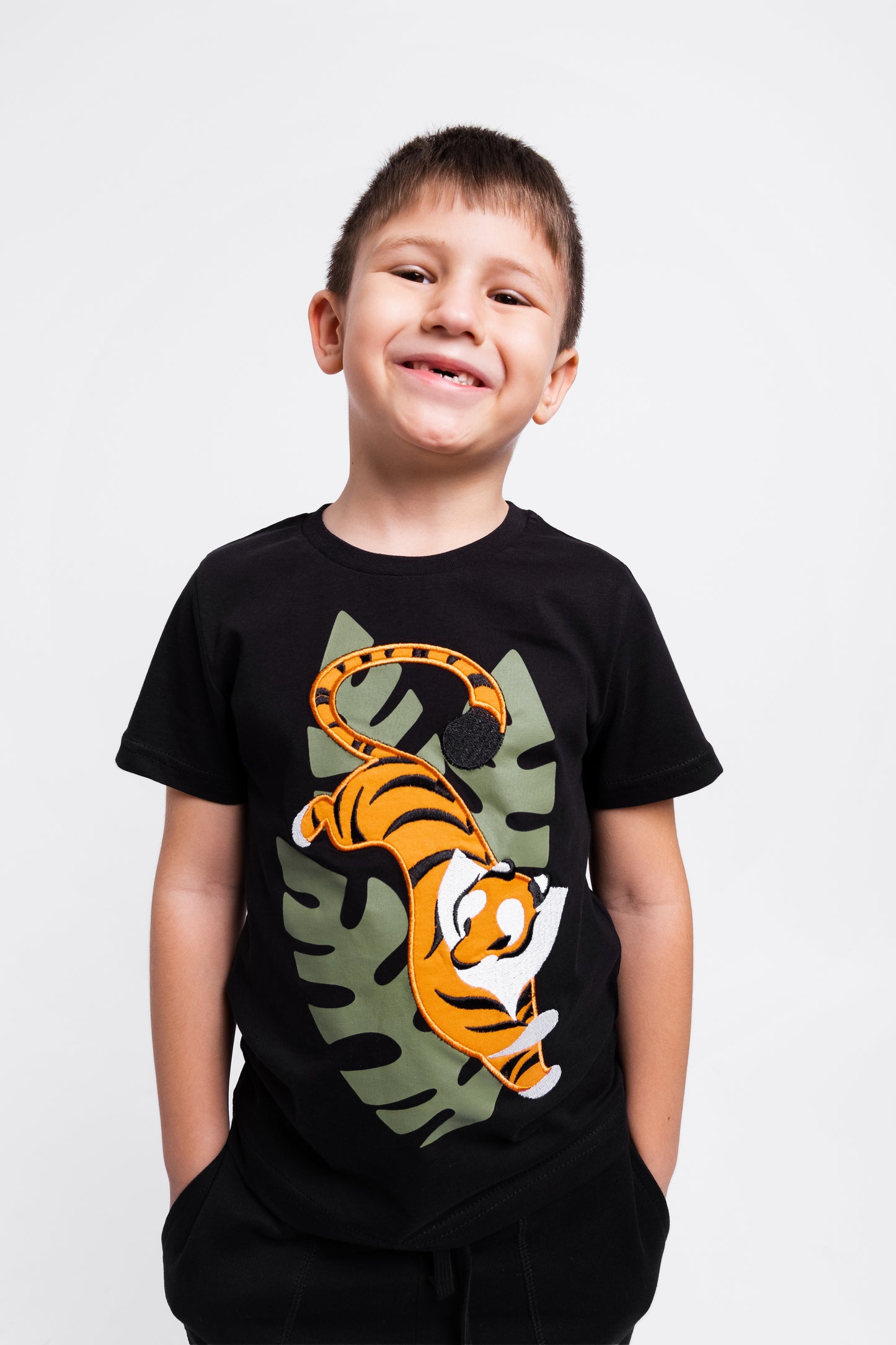 Short Sleeve T-Shirt with (Jumping Tiger) Applique Emboidery - Black